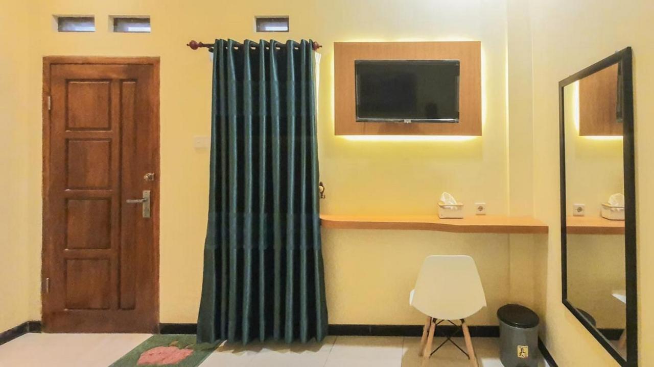 Urbanview Hotel Sakura Kampung Inggris Pare By Reddoorz Екстер'єр фото