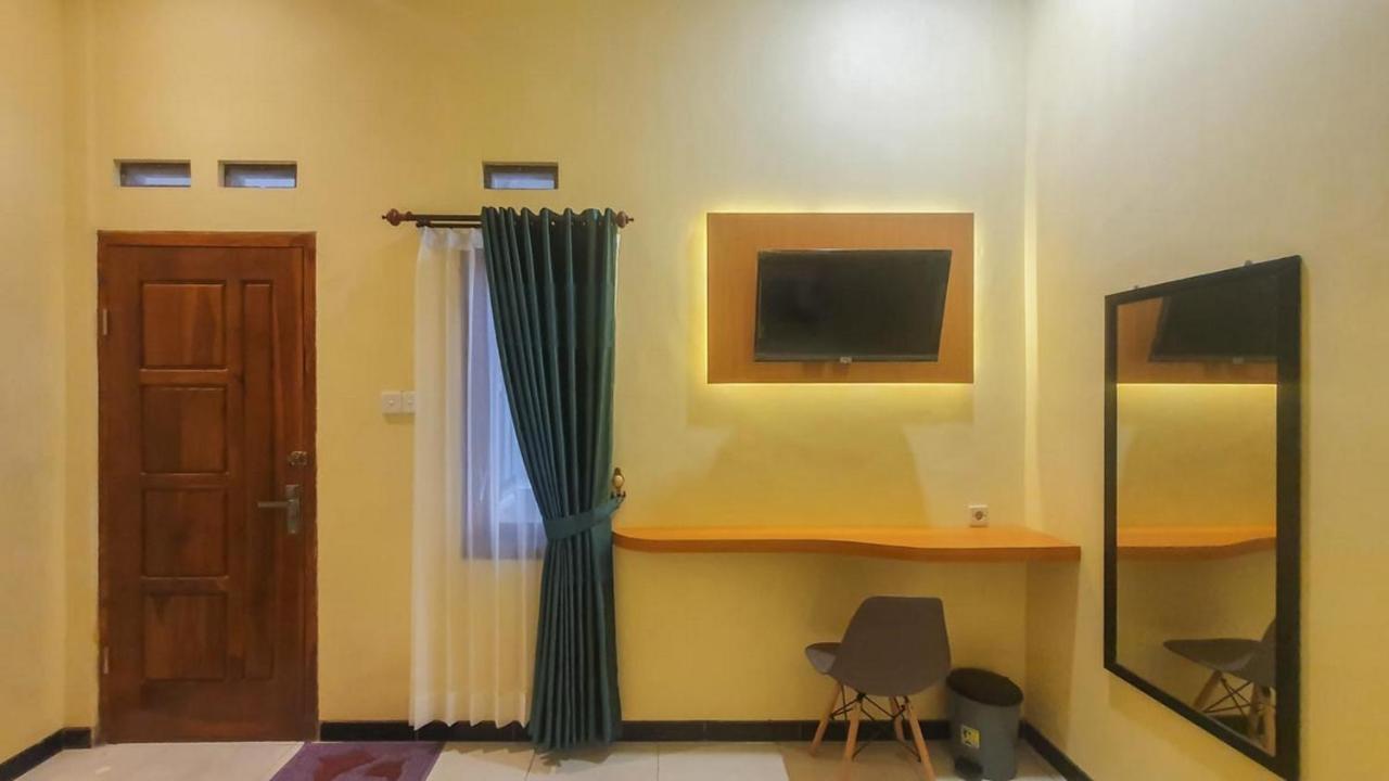 Urbanview Hotel Sakura Kampung Inggris Pare By Reddoorz Екстер'єр фото