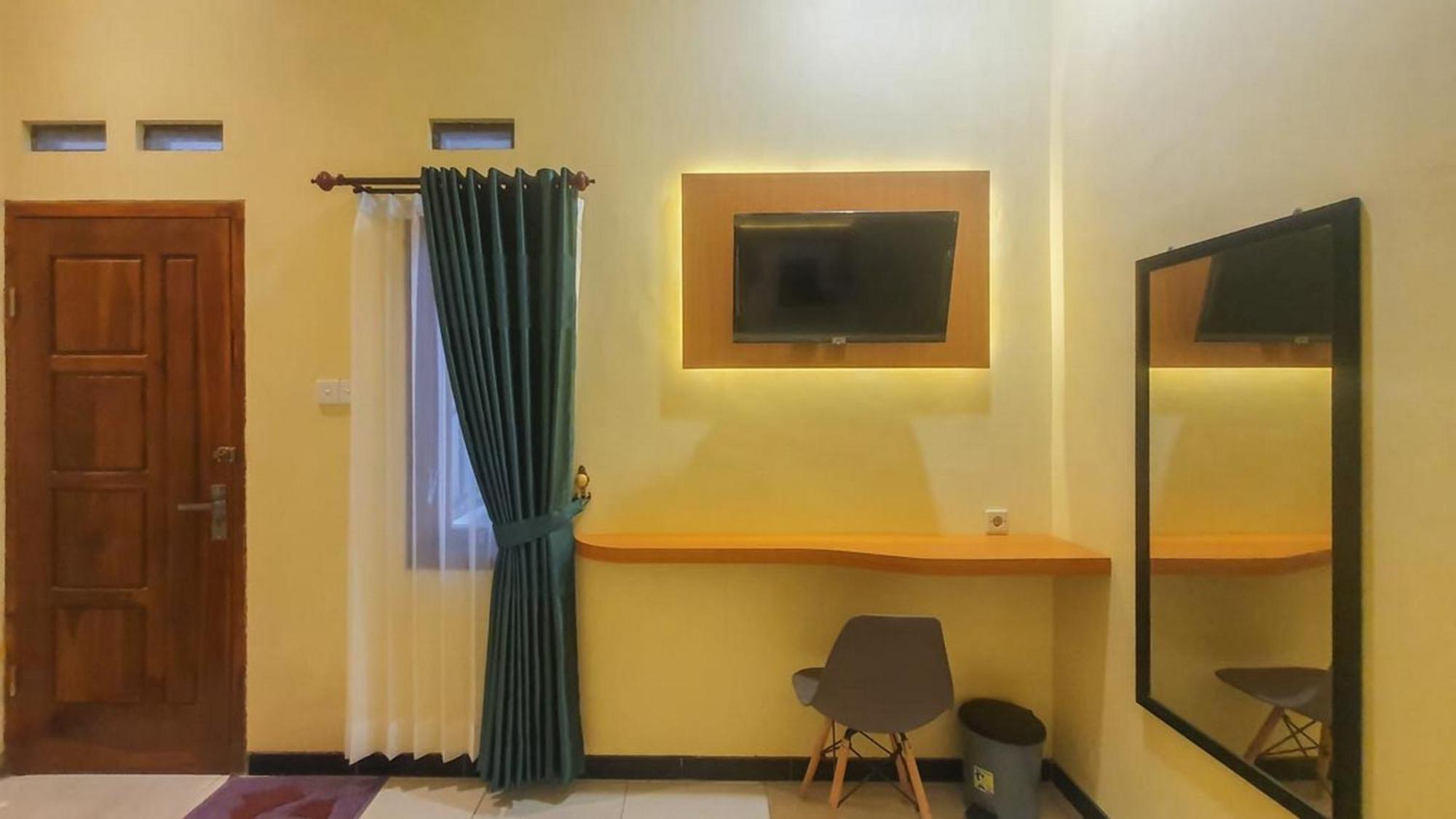 Urbanview Hotel Sakura Kampung Inggris Pare By Reddoorz Екстер'єр фото